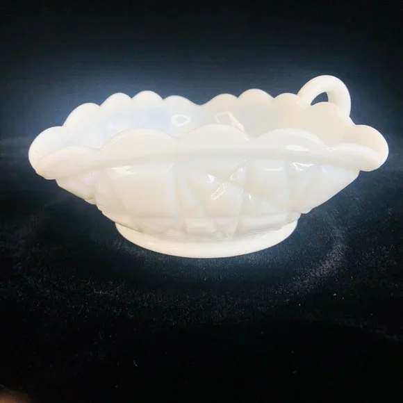 Fenton Block And Star Milk Glass Triangle Candy Dish Bowl Round Handle Vintage - Picture 2 of 9